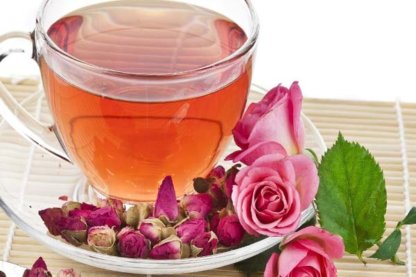 Чай с лепестками розы