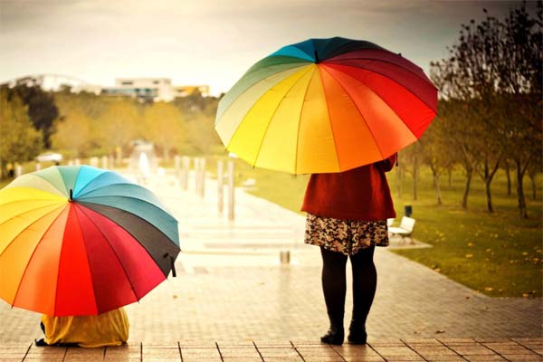 Яркие зонтики