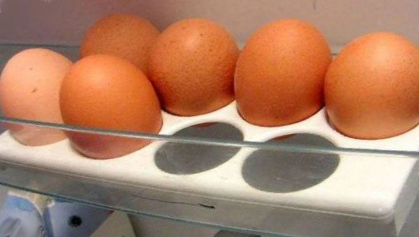 Яйца в подставке