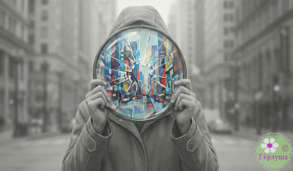 Человек смотрит через разбитое цветное стекло